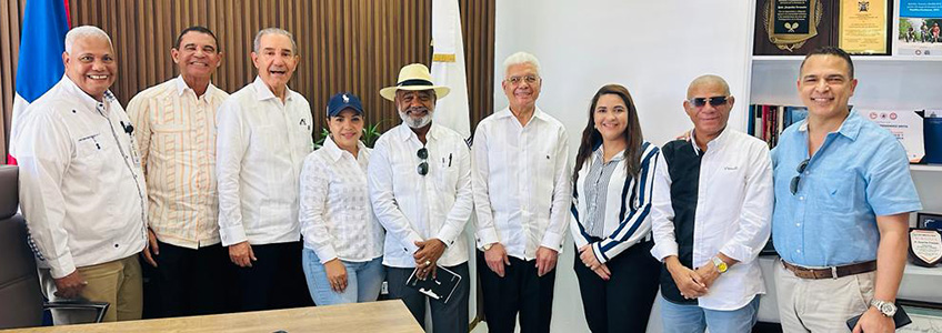 El ministro del MESCYT visita la obra en construcción de la Universidad de La Romana 