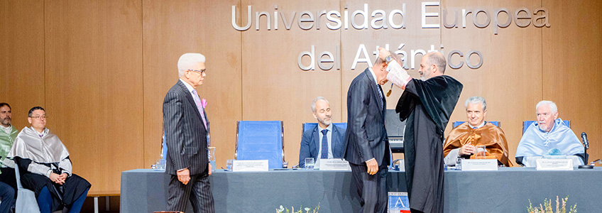 UNIROMANA distingue al Ministro de Educación Superior de República Dominicana con la medalla de honor de UNEATLANTICO